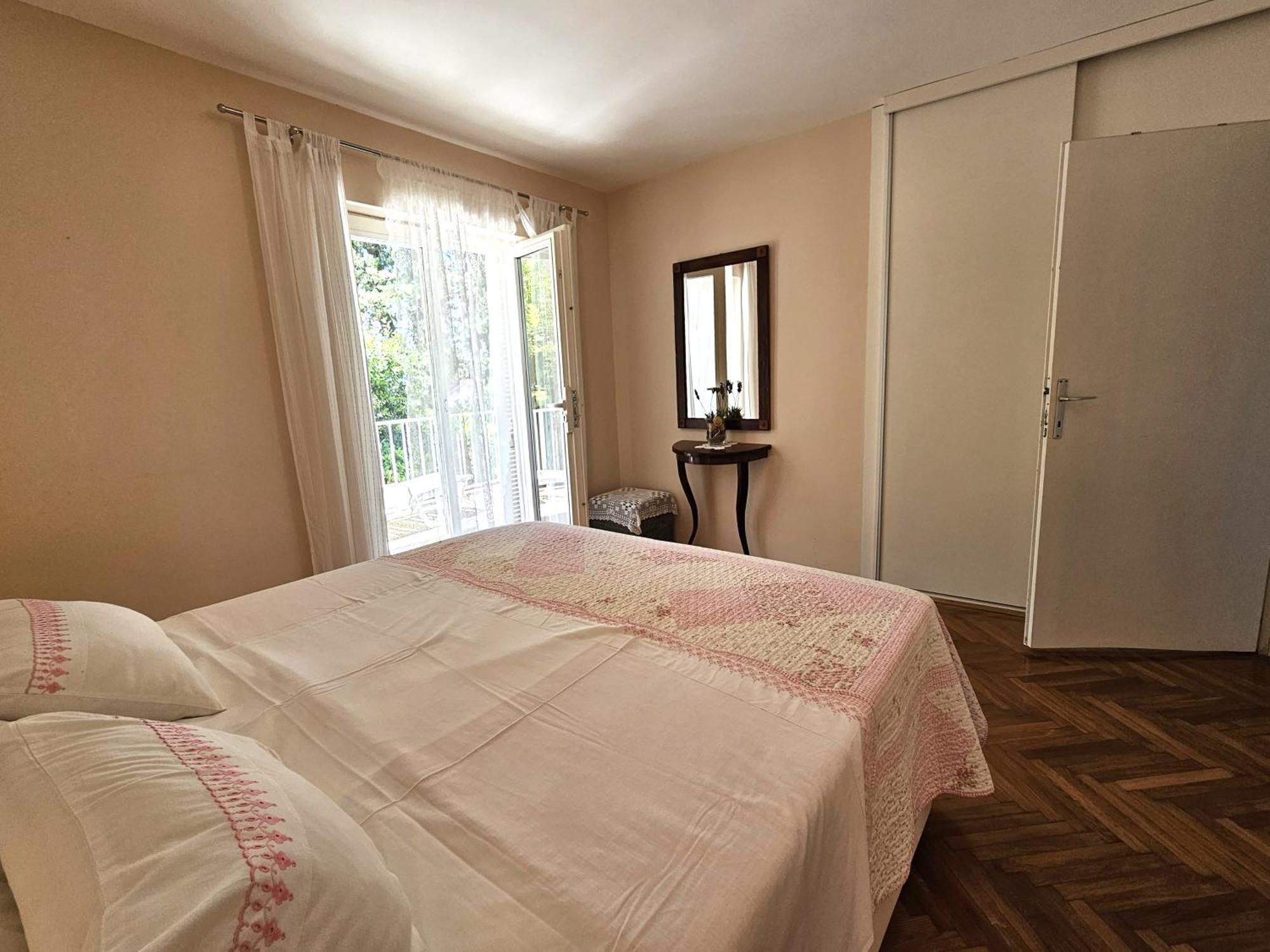 Apartments Mirko Малинска Экстерьер фото